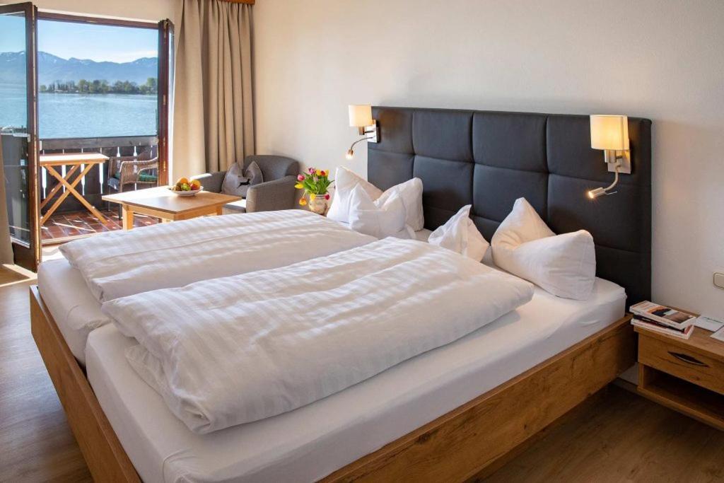 Gaestehaus Gruenaeugl Am See Gstadt am Chiemsee Bagian luar foto